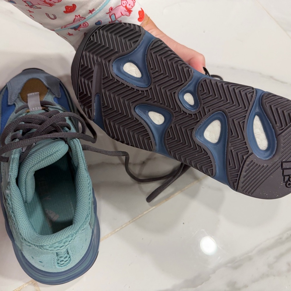 Yeezy 700 Faded Azure View 5
